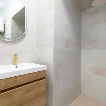 Varos Guest house