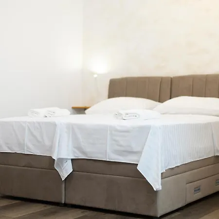 Varos Guest house 3*