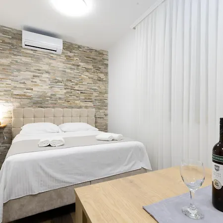 Varos Guest house 3*