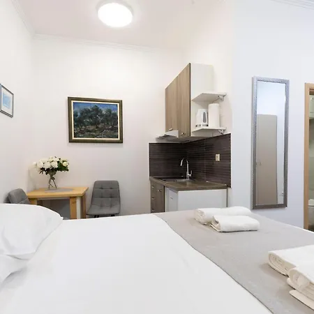 Varos Guest house