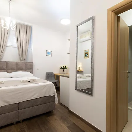 Varos Guest house 3*