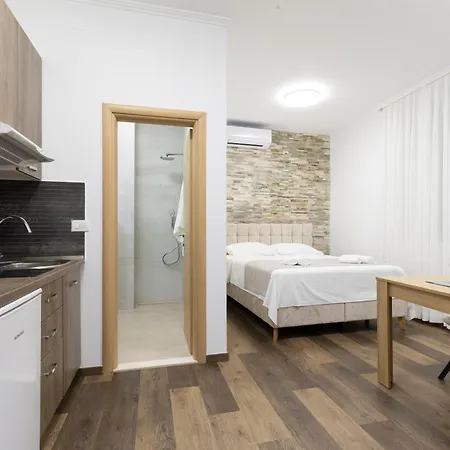 Varos Guest house 3*