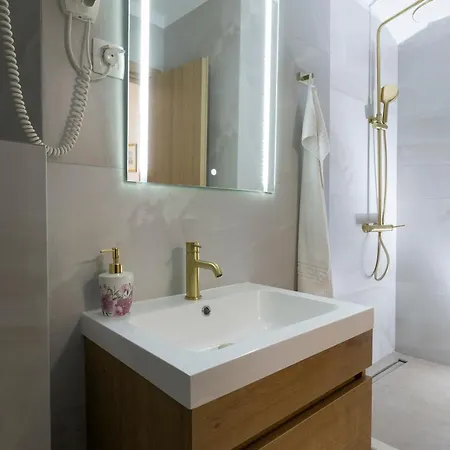 Varos Guest house
