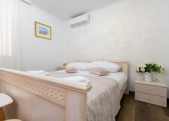 Varos בית הארחה