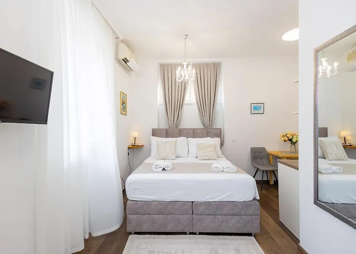 بيت ضيافة Varos