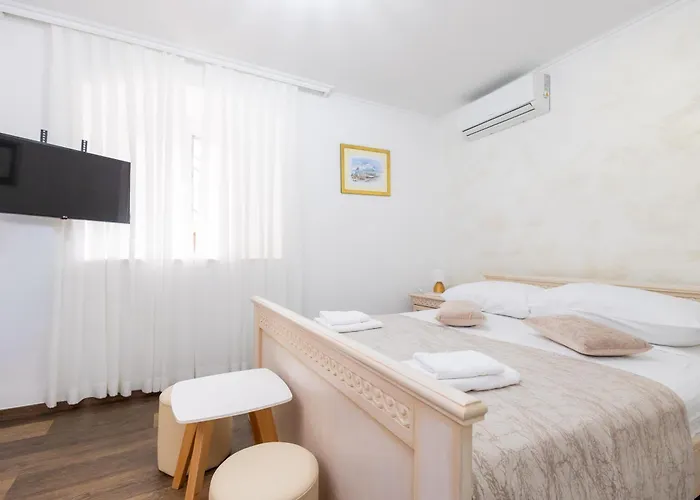 Varos בית הארחה