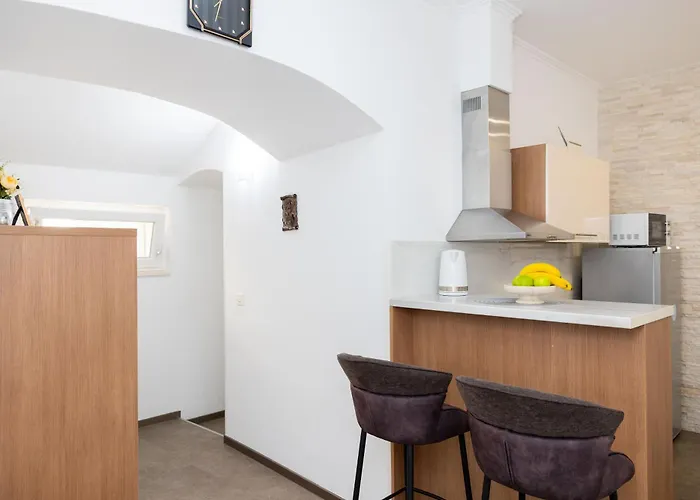 بيت ضيافة Varos