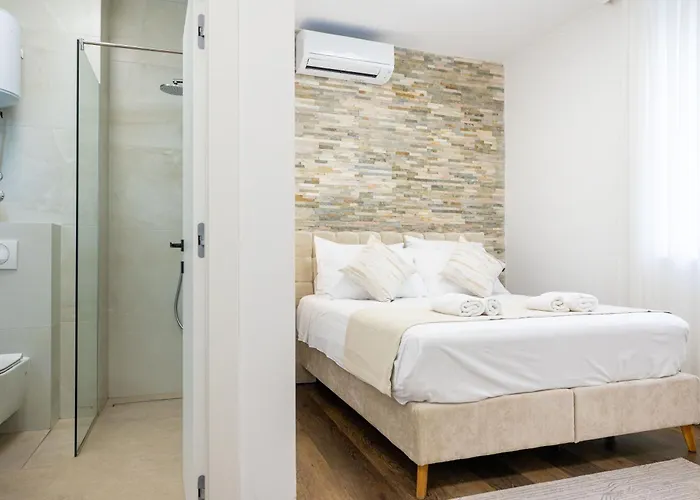 Varos בית הארחה