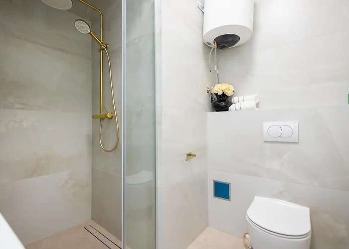 بيت ضيافة Varos