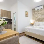 Varos 3*