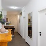 Varos