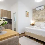 Varos 3*