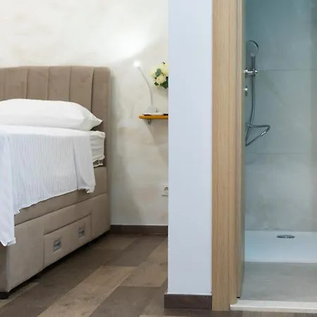 Varos بيت ضيافة